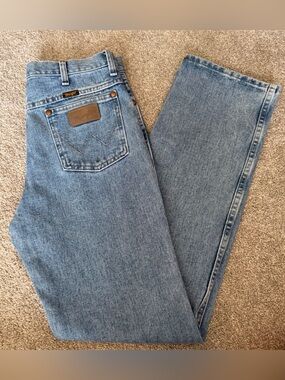 Wrangler Men's Light Wash Straight Jeans